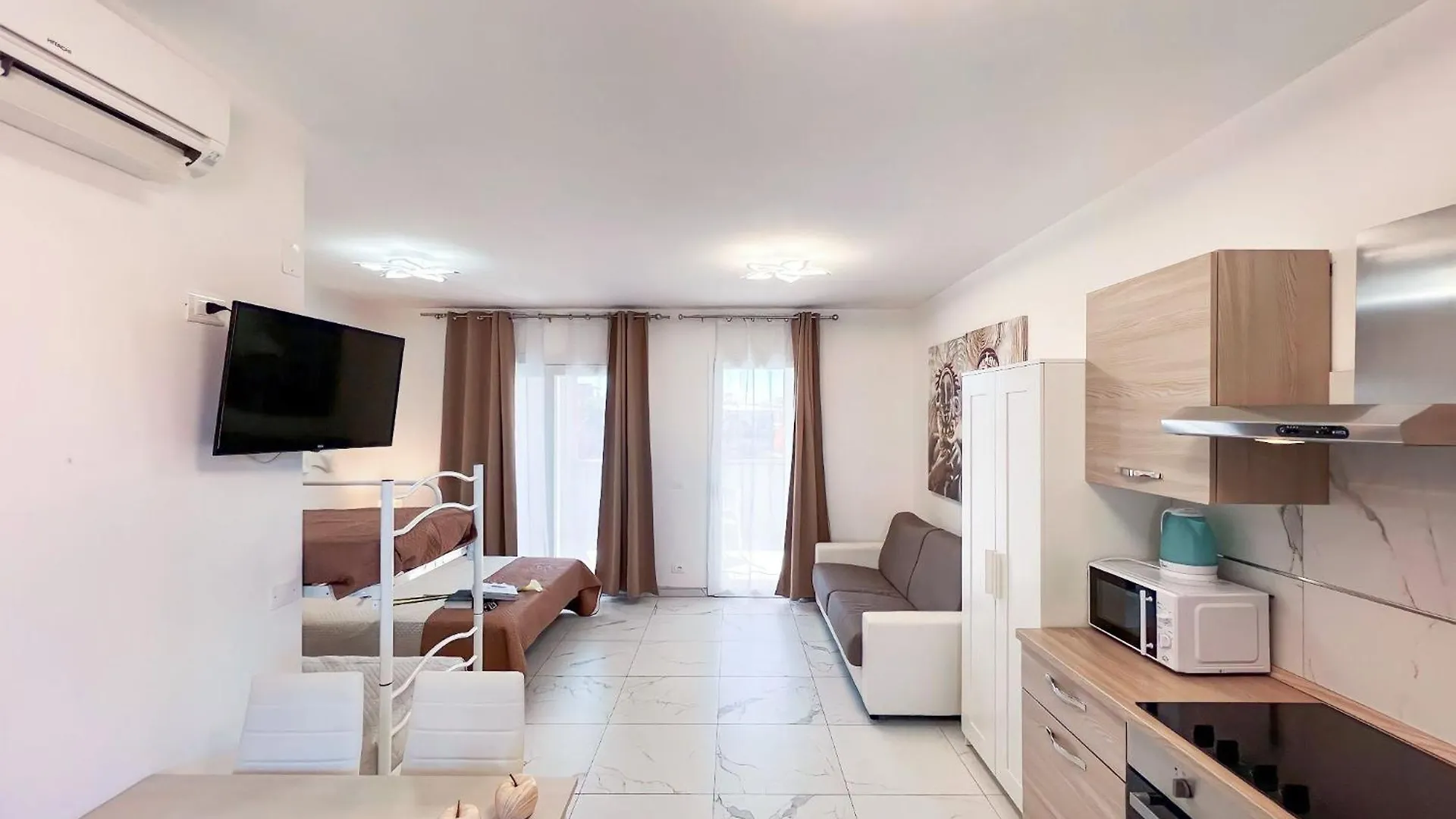 Stylish Downtown Studio Bibione 0*,