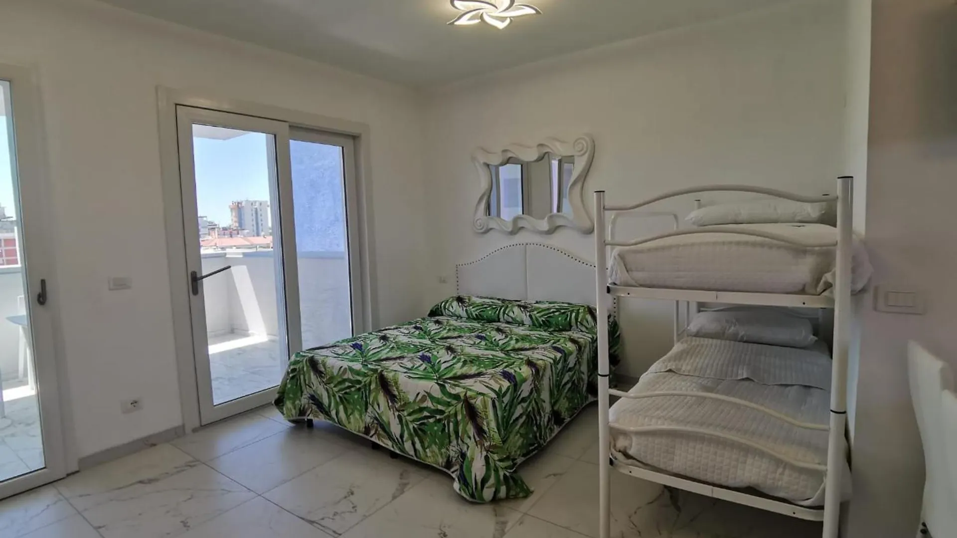 Stylish Downtown Studio Bibione Apartment