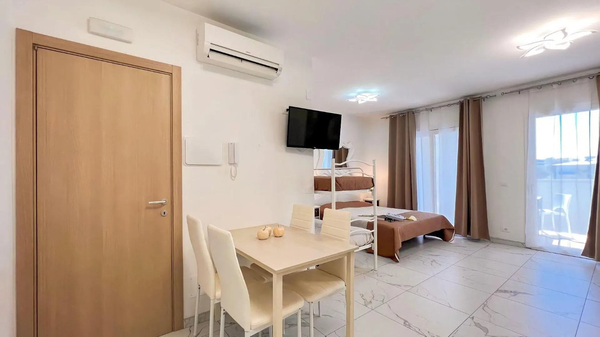 Apartment Stylish Downtown Studio Bibione