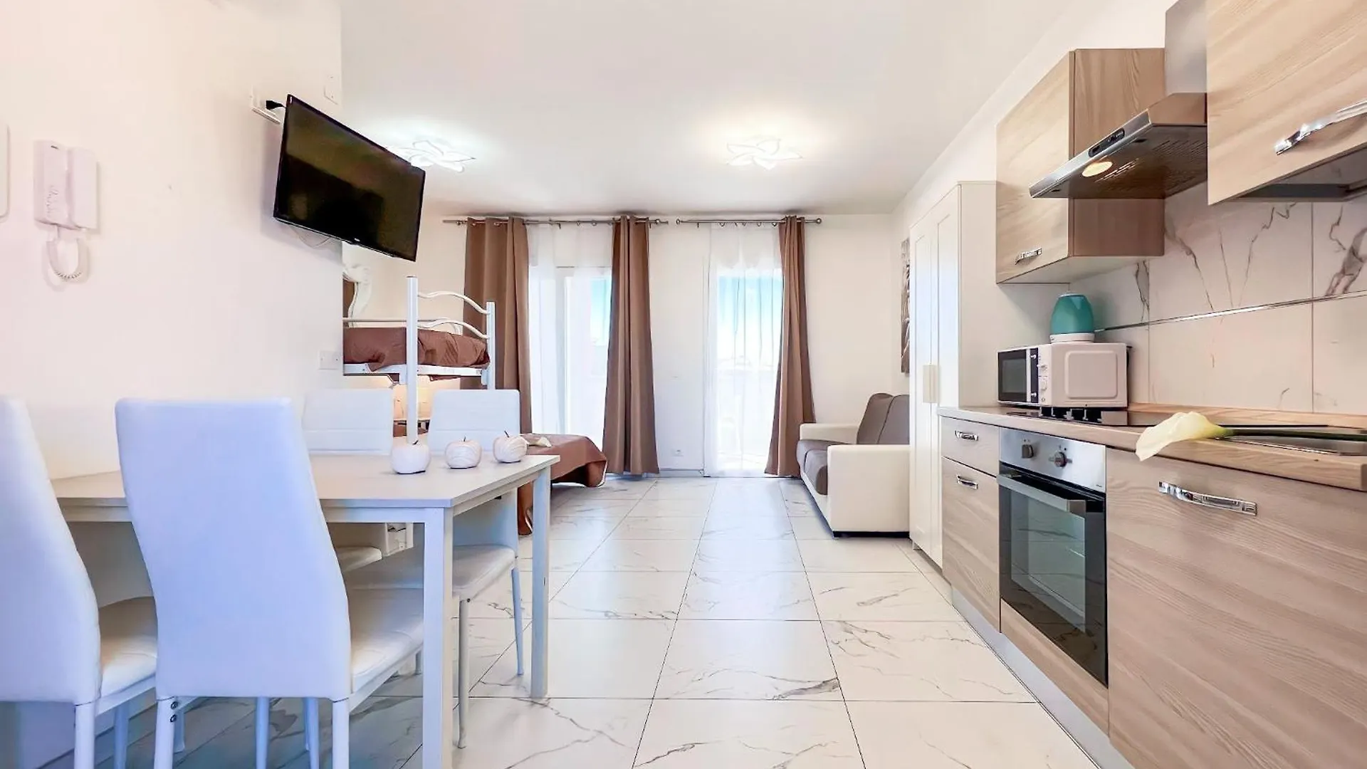 Stylish Downtown Studio Bibione Apartment